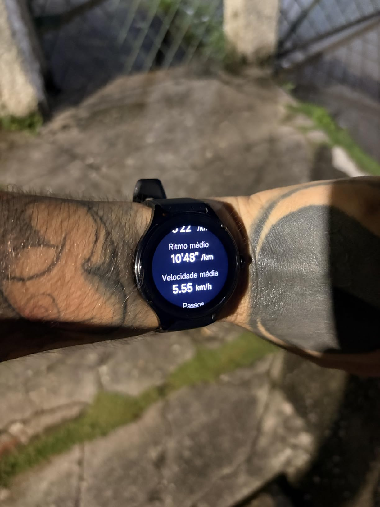 Bettdow SmartWatch, Relogio Smartwatch Feminino, 1.27" Ecrã tátil, à prova d'água IP68, 100  Modos Esportivos, chamada Bluetooth, Compatível com Android iOS, voz por IA (preto)