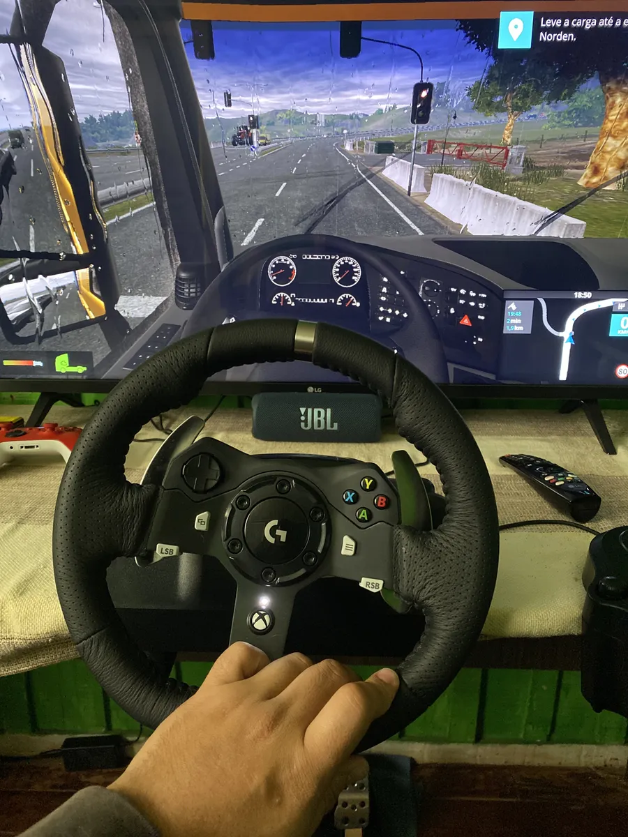 Volante gamer Logitech Driving Force G920 cor preto