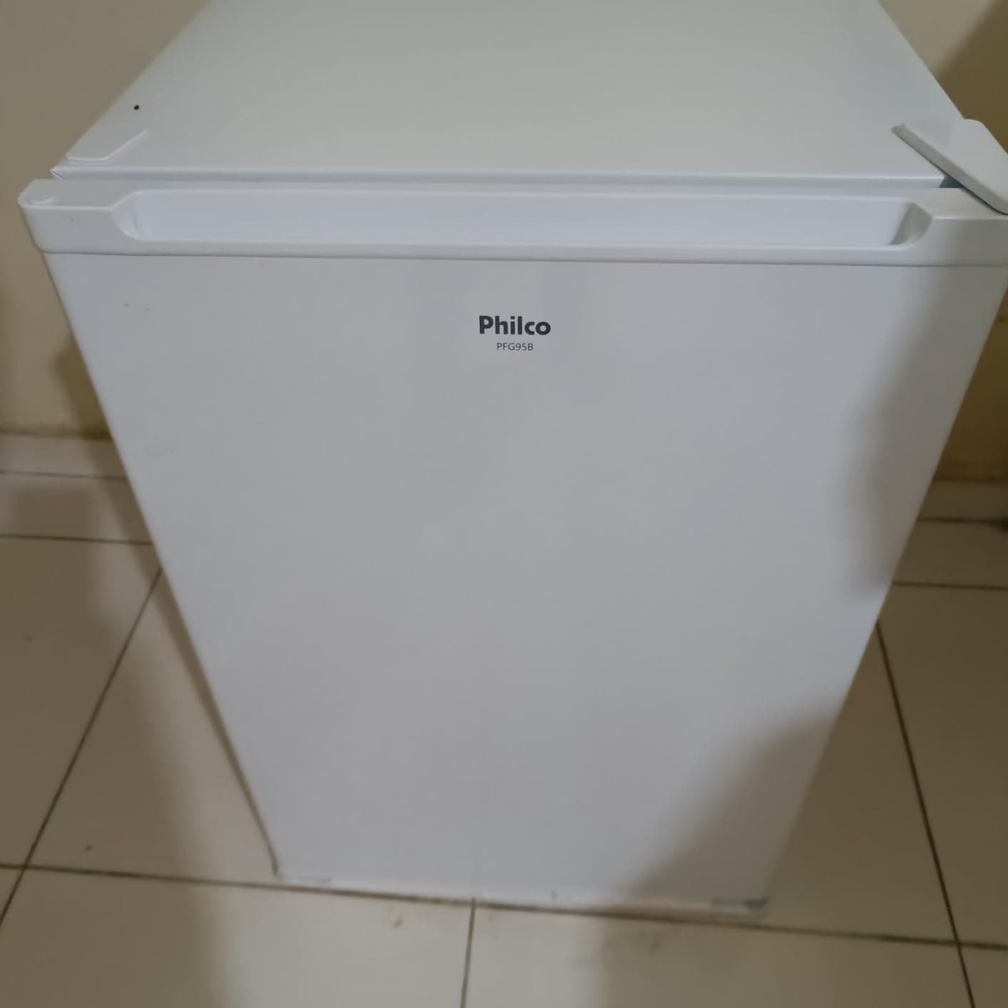 Frigobar Philco 76L PFG95B Branco 127V