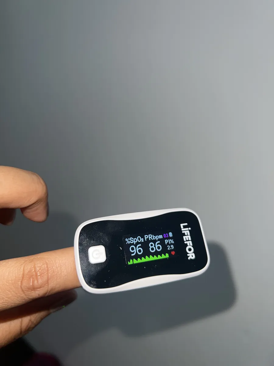 Oxímetro de Dedo LifeFor YM212 Digital Branco com Tela TFT Colorida