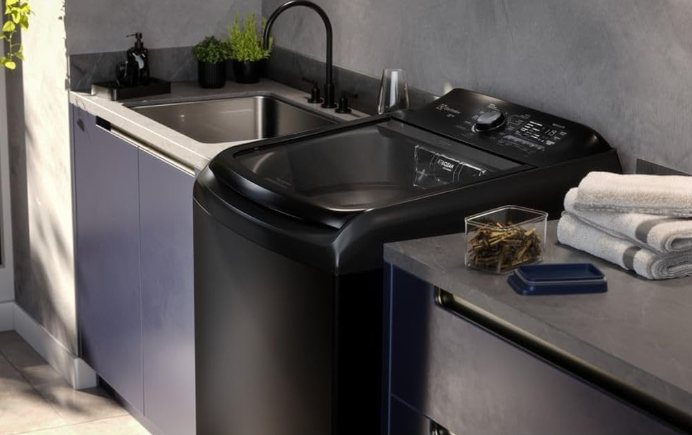 Máquina de Lavar Electrolux 18Kg Preta Expert Tripla Filtragem e Jatos Poderosos (LEB18)