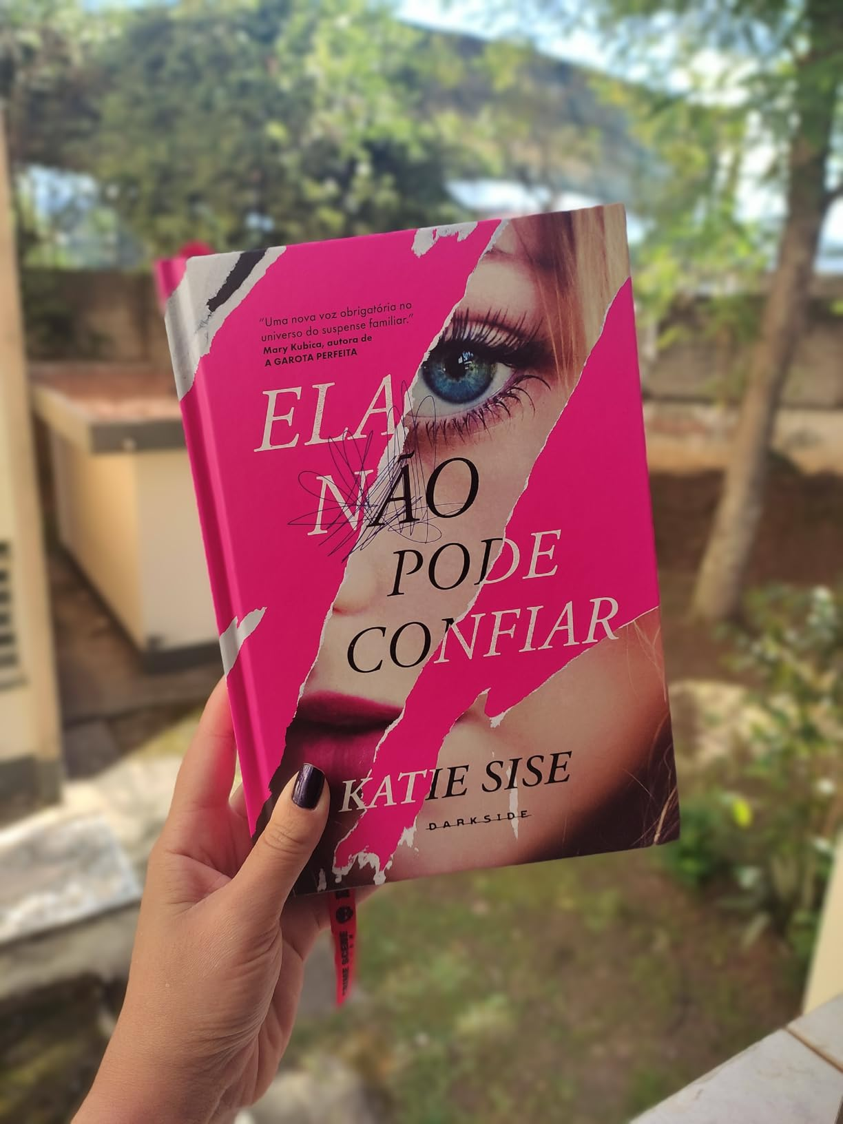 Ela Não Pode Confiar