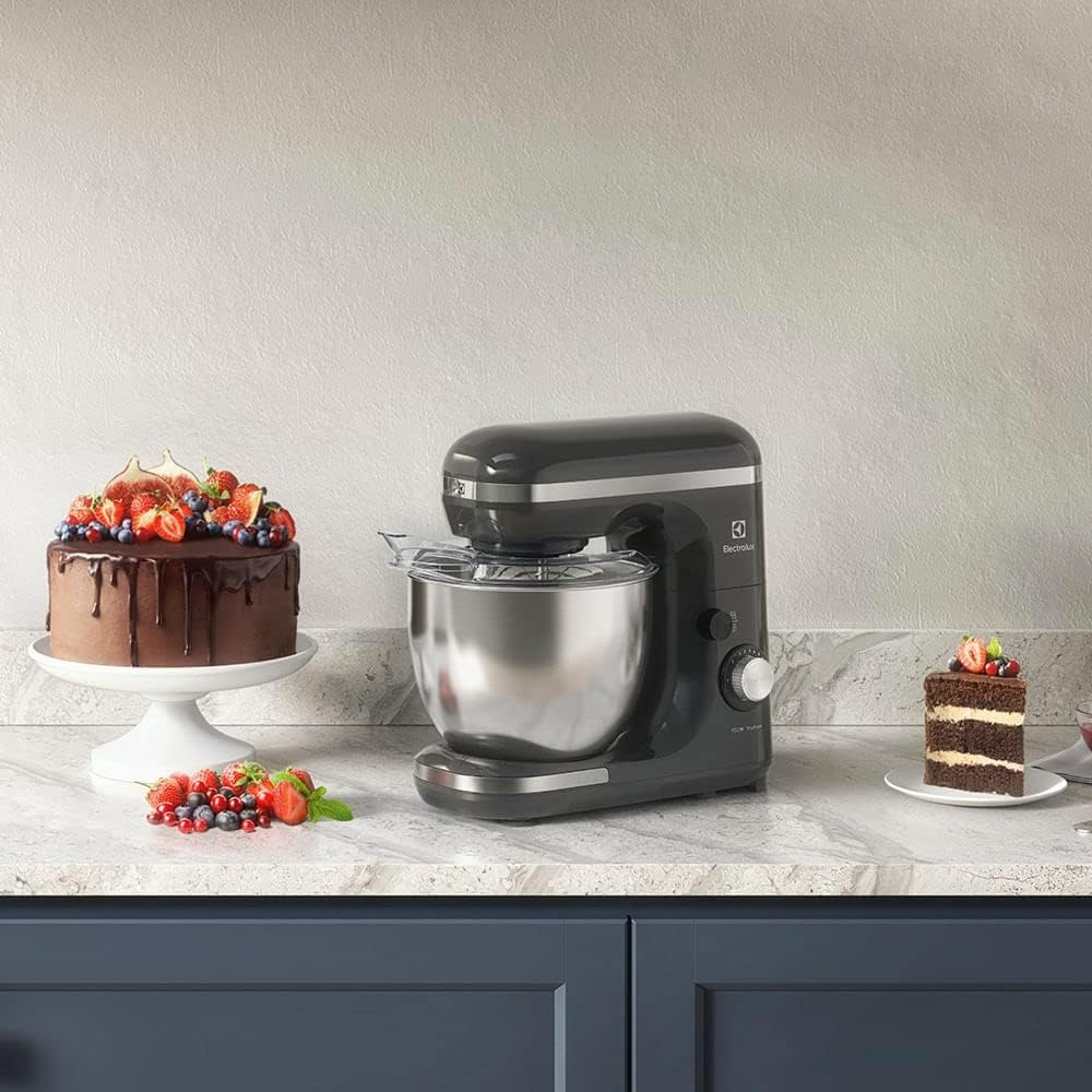 Electrolux Batedeira planetária potente capacidade 5L 750W 12 velocidades tigela inox função pulsar massa pesada pes antiderrapante EKM40 preto 127v