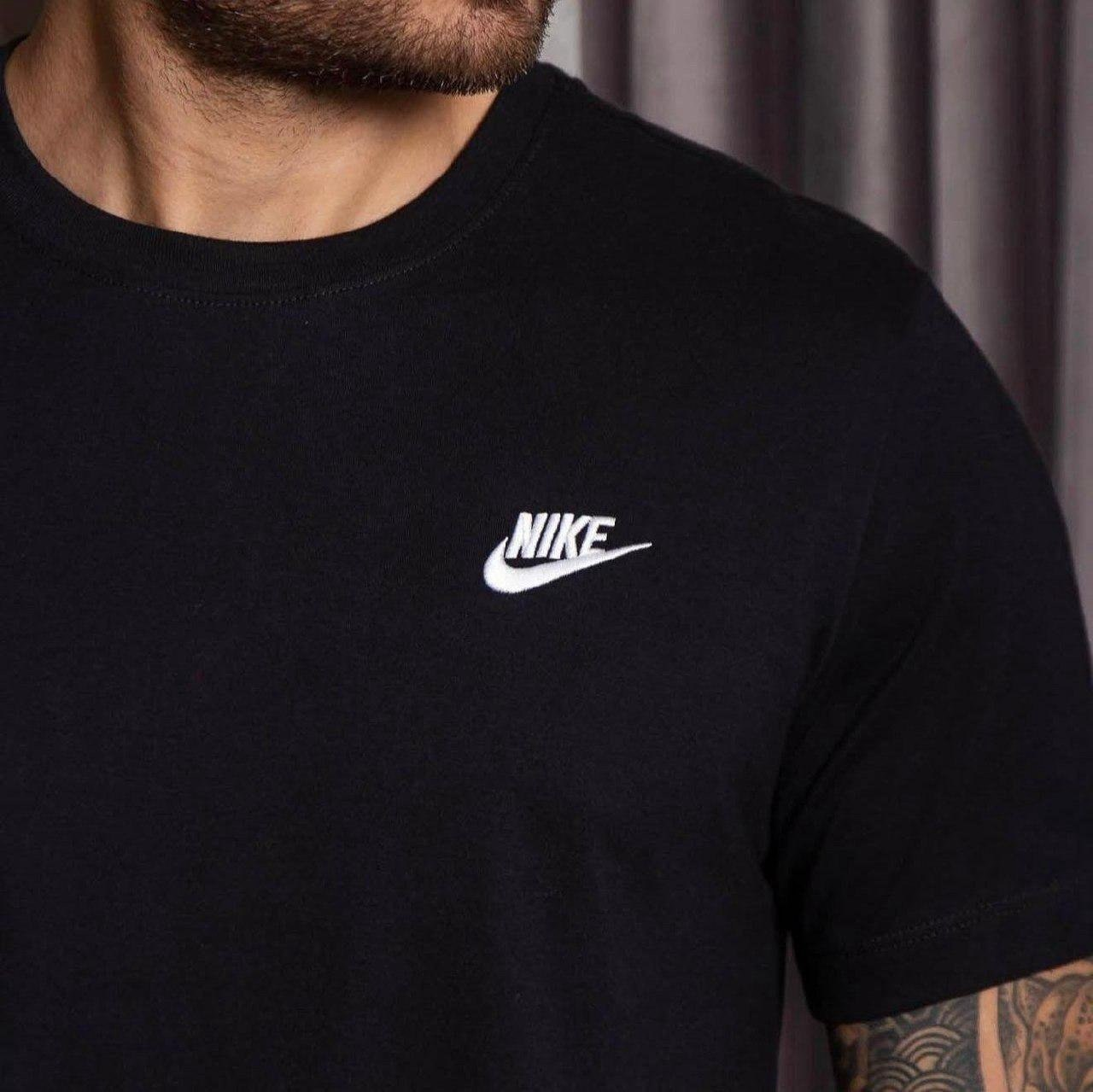 Camiseta Básica Nike Club Logo Pequeno Masculina