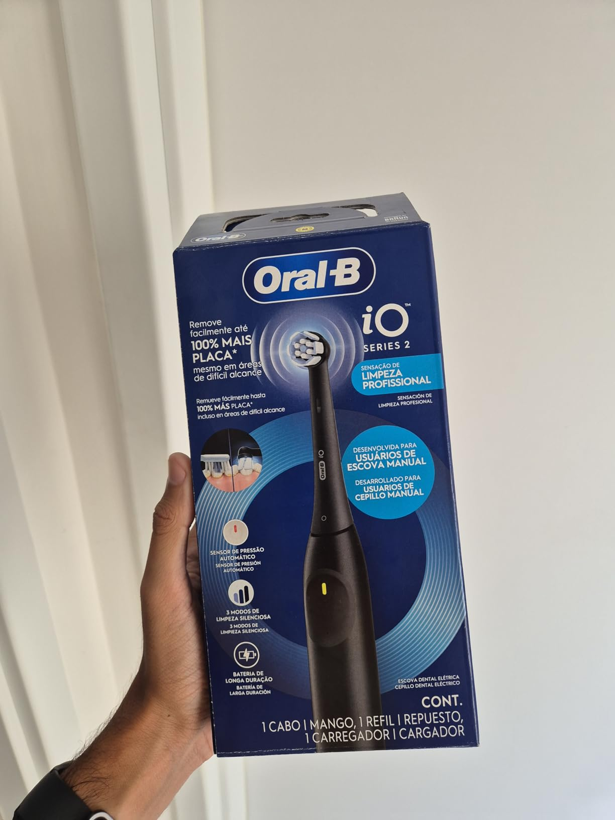 Escova de Dente Elétrica Oral-B Series iO2 para dentes 100% mais Limpos vs. uma Escova de Dente Manual Regular