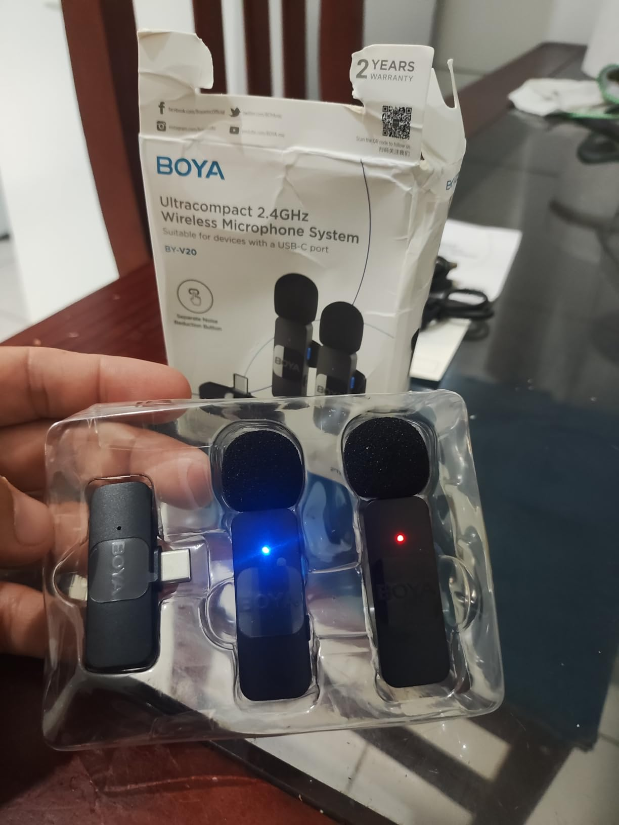 BOYA Microfone de lapela sem fio BY-V20 para Iphone 15 e ANDROID USB C Smartphone Tablet Mini microfone para celular Microfone clip-on para gravação vídeo Podcast YouTube Live Streaming