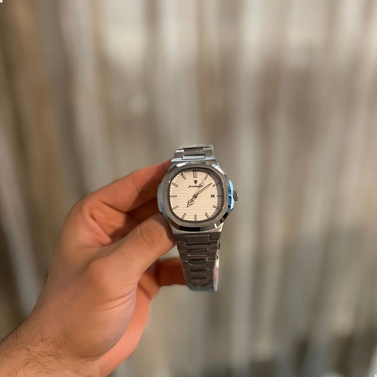 Relógio Luminoso Clássico Poedagar Com Calendário De Aço Ino Fundo Branco