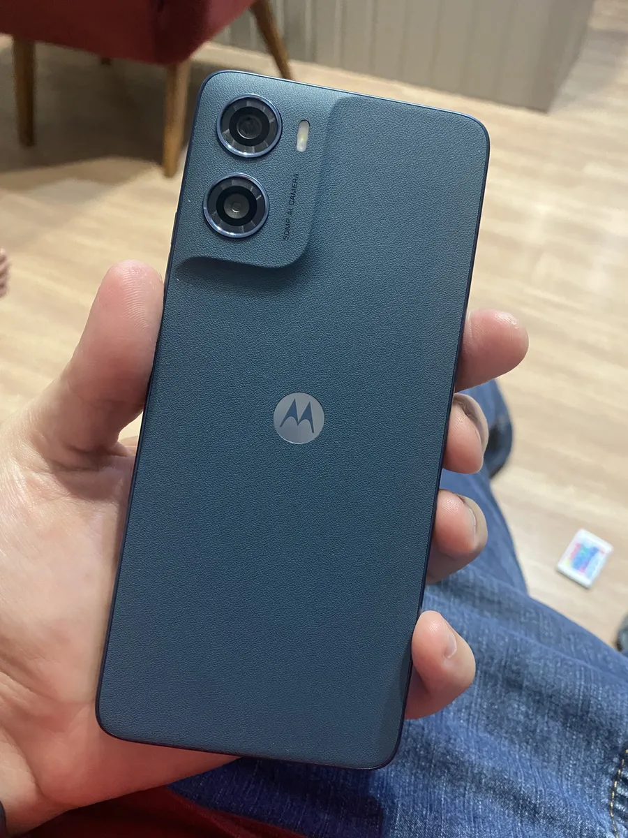 Smartphone Motorola Moto G06 - 128gb 12gb (4gb Ram   8gb Ram Boost) E Camera 50mp Com Ai Bateria De 5200 Mah Tela 6.9 - Laranja