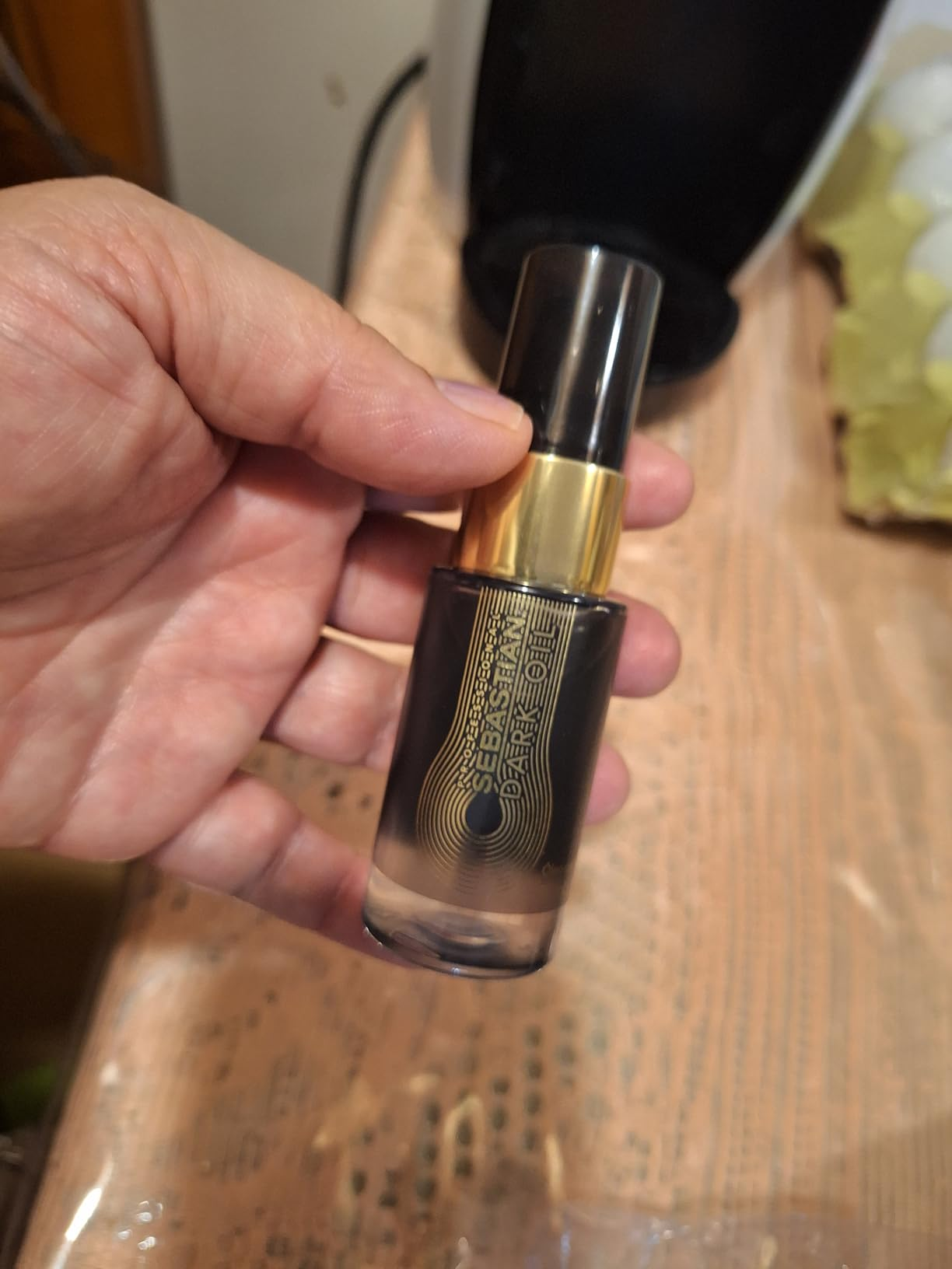 Sebastian Professional, Dark Oil, óleo capilar de brilho e maciez com absorção rápida para todos os tipos de cabelo, 30ml