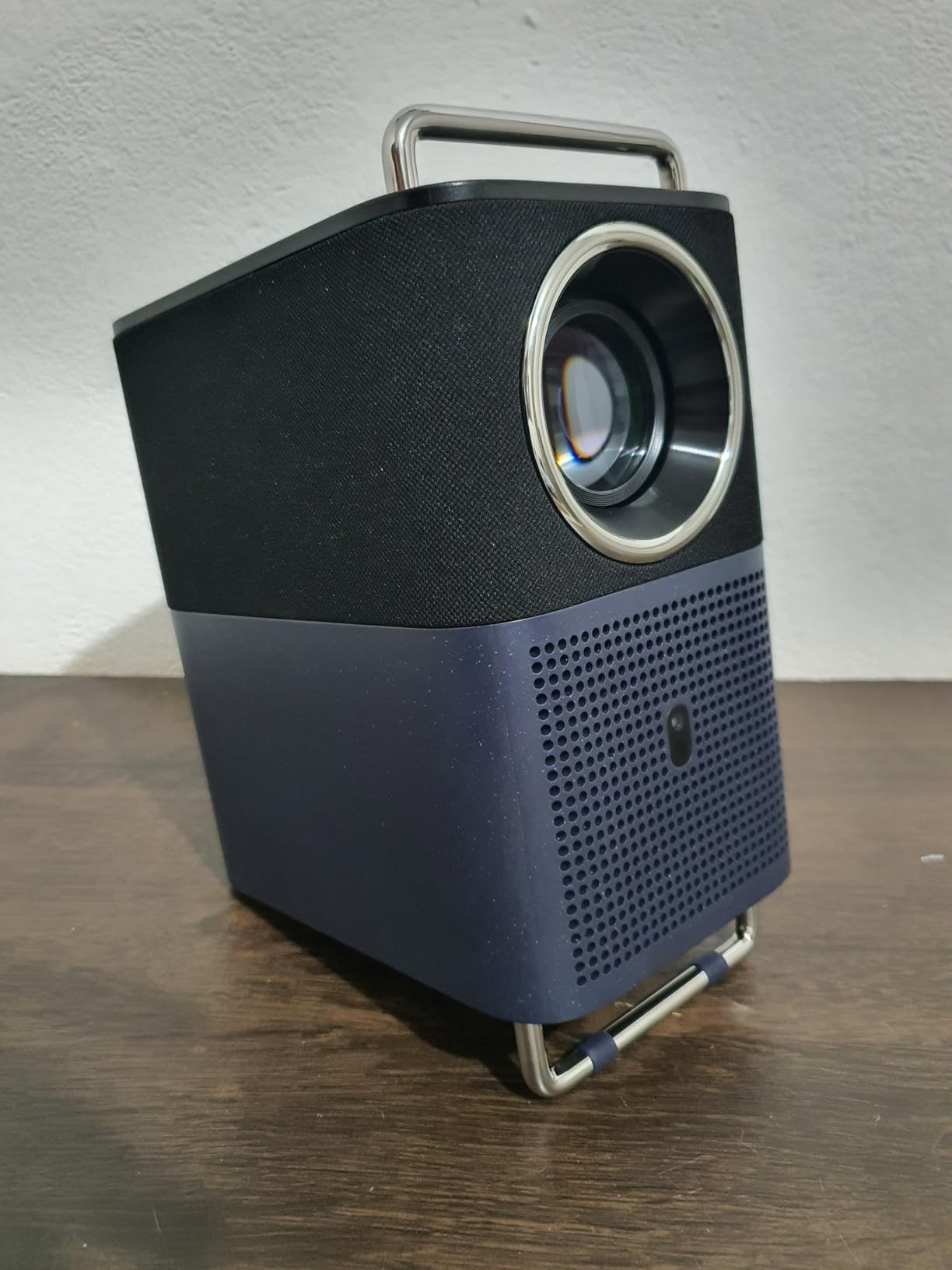 TCL Projetor A1 GTV, licenciado oficialmente pela Netflix, projetor externo portátil com Wi-Fi e Bluetooth, suporte nativo 1080p e 4K, foco automático, áudio de 16 W e Dolby Digital, tela de 120