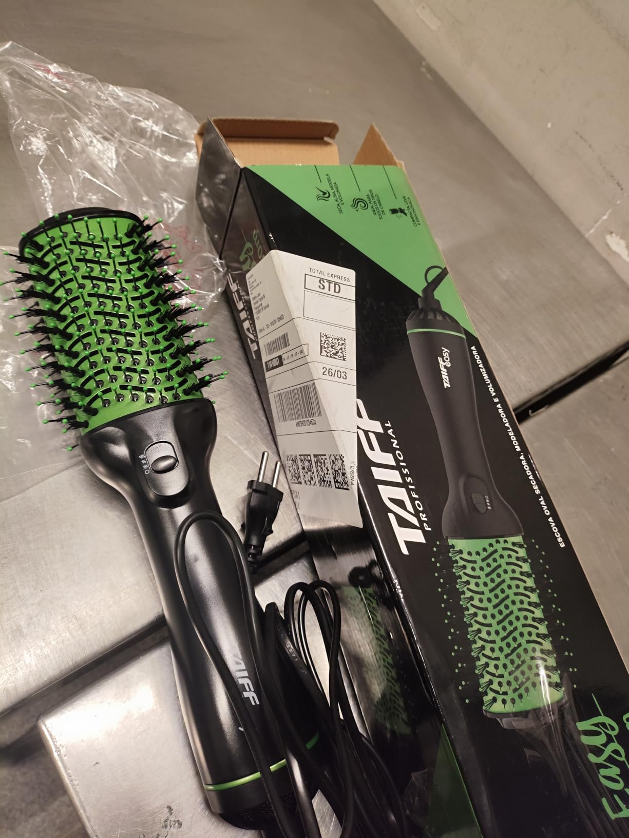 Escova Taiff Easy Oval, Secadora, Alisadora e Volumizadora, Verde, 220V