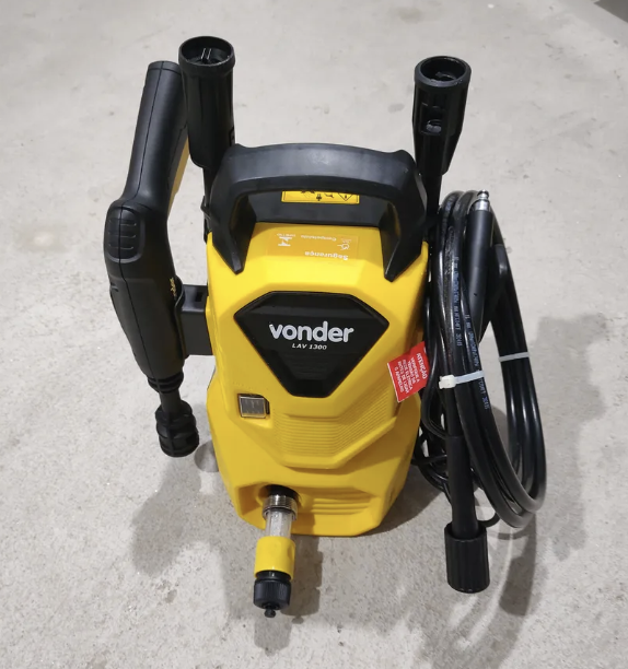 Lavadora de Alta Pressão Vonder LAV 1300 – 1300 Libras, Compacta, Potente, Ideal para Carros, Quintais e Limpezas Pesadas
