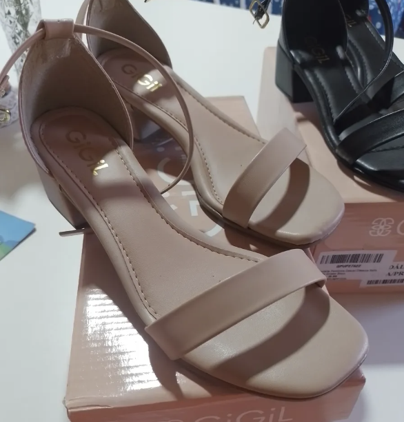 Sandália Feminina Casual Clássica Salto Médio Grosso Bloco