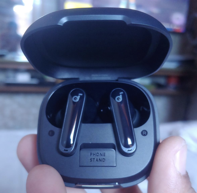 soundcore P40i da Anker, Fone de Ouvido Bluetooth 5.3, Cancelamento de Ruído Adaptativo, Graves Poderosos, Estojo com Suporte, 60H de Reprodução, Resistência à Água, IPX5, Carregamento Sem Fio, Preto