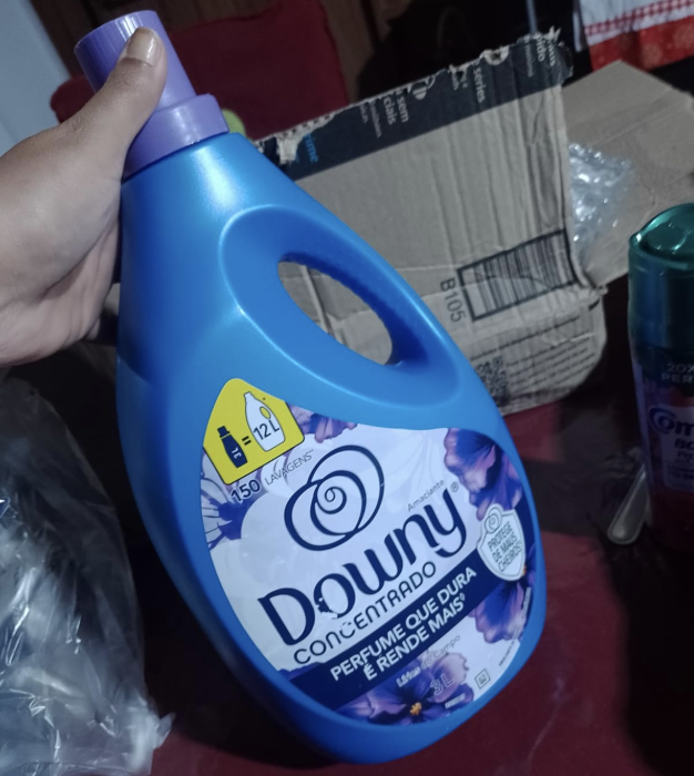 Downy Amaciante Concentrado Lirios Do Campo 3L, Rende 12L, Perfume com Notas de Lavanda e Algodão