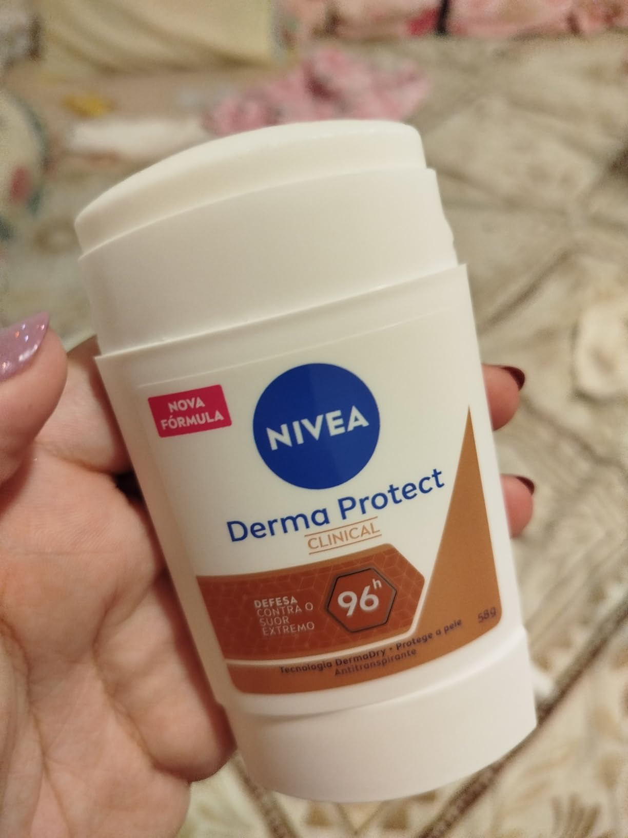 NIVEA Desodorante Antitranspirante Stick Derma Protect Clinical 58g, Defesa Intensa 96h, Controle de Suor Extremo, Toque Suave, Protege a Pele