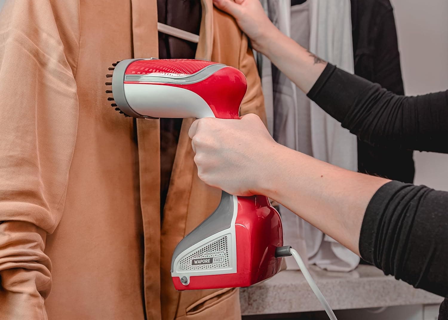 WAP Vaporizador de Roupas e Tecidos WAPORE FAST 1250 com Escova, Capacidade de 200ml, Vapor Quente 160°C, 1250W, 127V