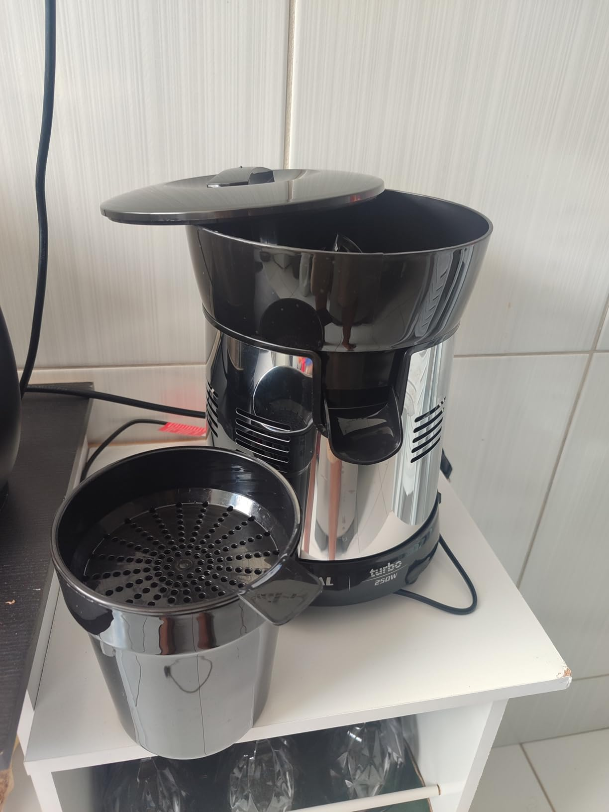 MONDIAL Extrator de Sucos Turbo Premium Preto/Inox, 250W, Bivolt - E-10