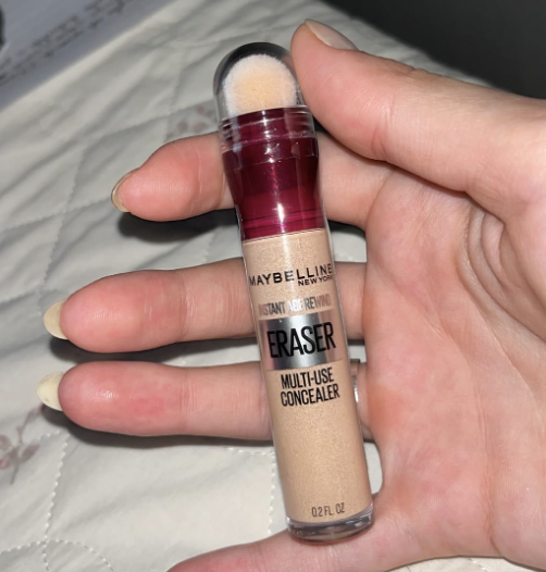 Maybelline NY Instant Age Rewind Corretivo Líquido, Multiuso que Corrige Olheiras e Linhas Finas, Contorna e Ilumina, Alta Cobertura e Fórmula Vegana, Cor 120 Light, 6ml