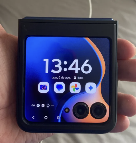 Smartphone Motorola Razr 60 - 256gb 24gb (12gb Ram 12gb Ram Boost) Tela Dobrável 6,9 Poled E Externa 3,6 Moto Ai Camera Ip48 - Azul Marinho