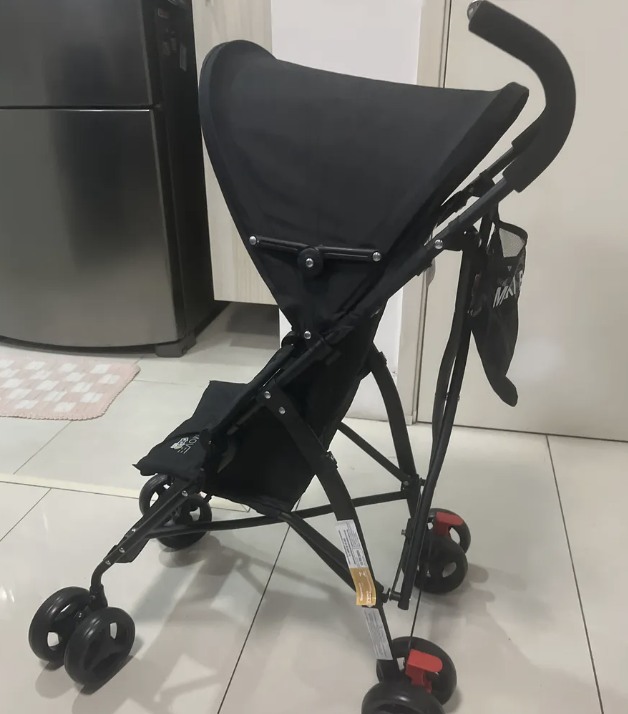 Carrinho de Bebê Passeio Guarda Chuva MOVEE Maxi Baby - Preto