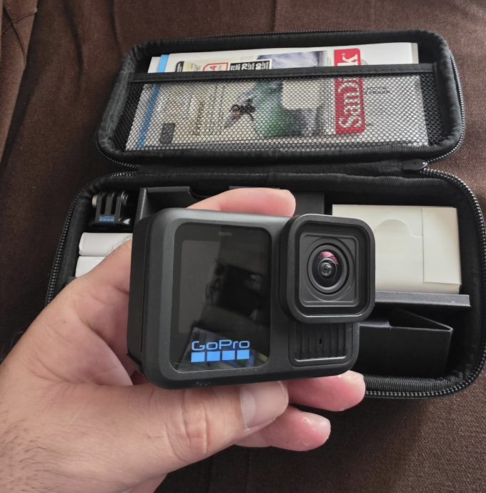 GoPro HERO13 Black Power Bundle - Kit com Câmera de ação à prova d'água 10m, 5.3K60, 27MP, HyperSmooth 6.0, GPS, Wi-Fi 6 e Acessórios Extras, Carregador duplo com Baterias Enduro, Cartão de 64GB