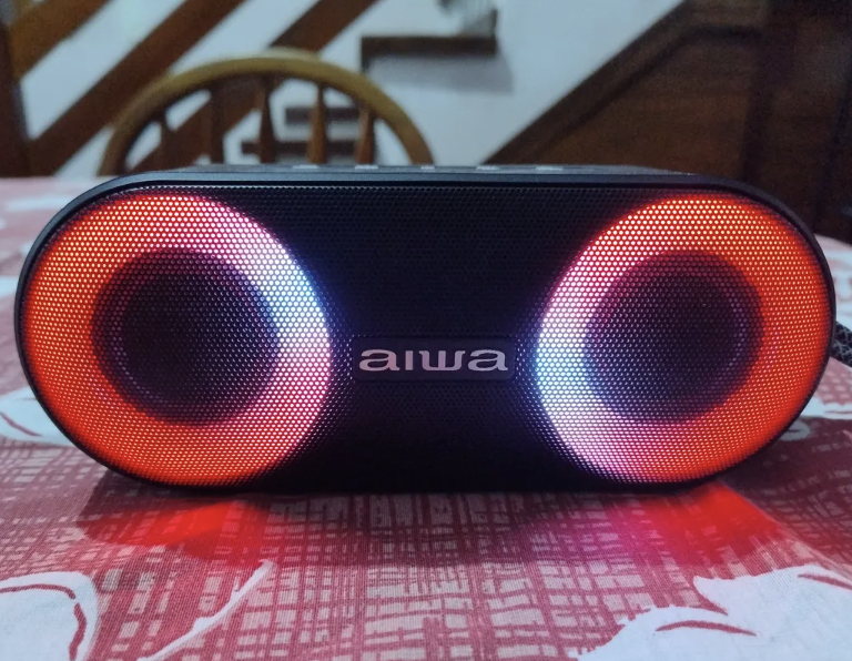 Aiwa Aws-sp-01 Caixa De Som Speaker Bluetooth Cor Preto Aiwa Preto 127/220v
