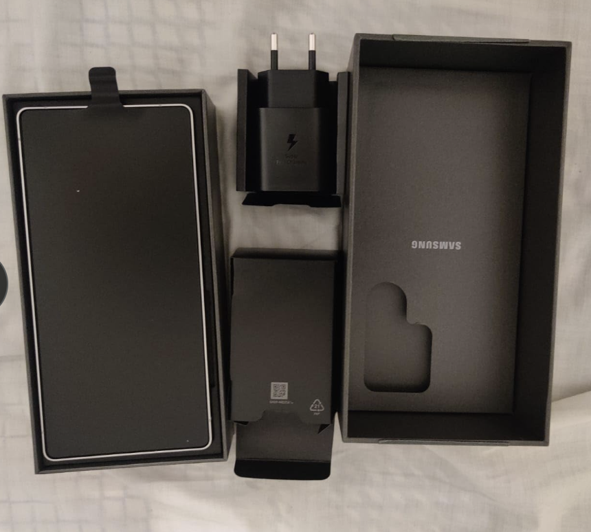 Celular Samsung Galaxy S25 Ultra 5G, 256GB, 12GB RAM, Câmera Quádrupla de 200 50 10 50, Tela Grande de 6.9", Titânio Preto