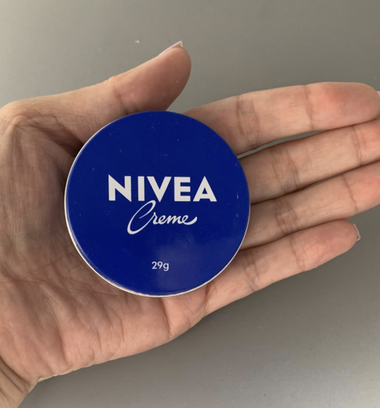 NIVEA Creme Hidratante Lata 29g, Hidratação Profunda 24h, Corporal, Uso Diário, Multibenefícios, Todas as Peles